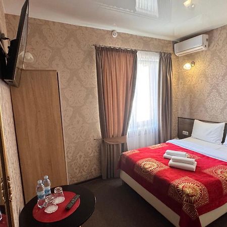 Шляпа Otel Dnipro Dış mekan fotoğraf