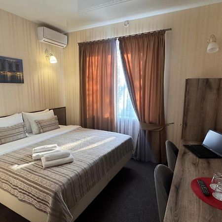 Шляпа Otel Dnipro Dış mekan fotoğraf