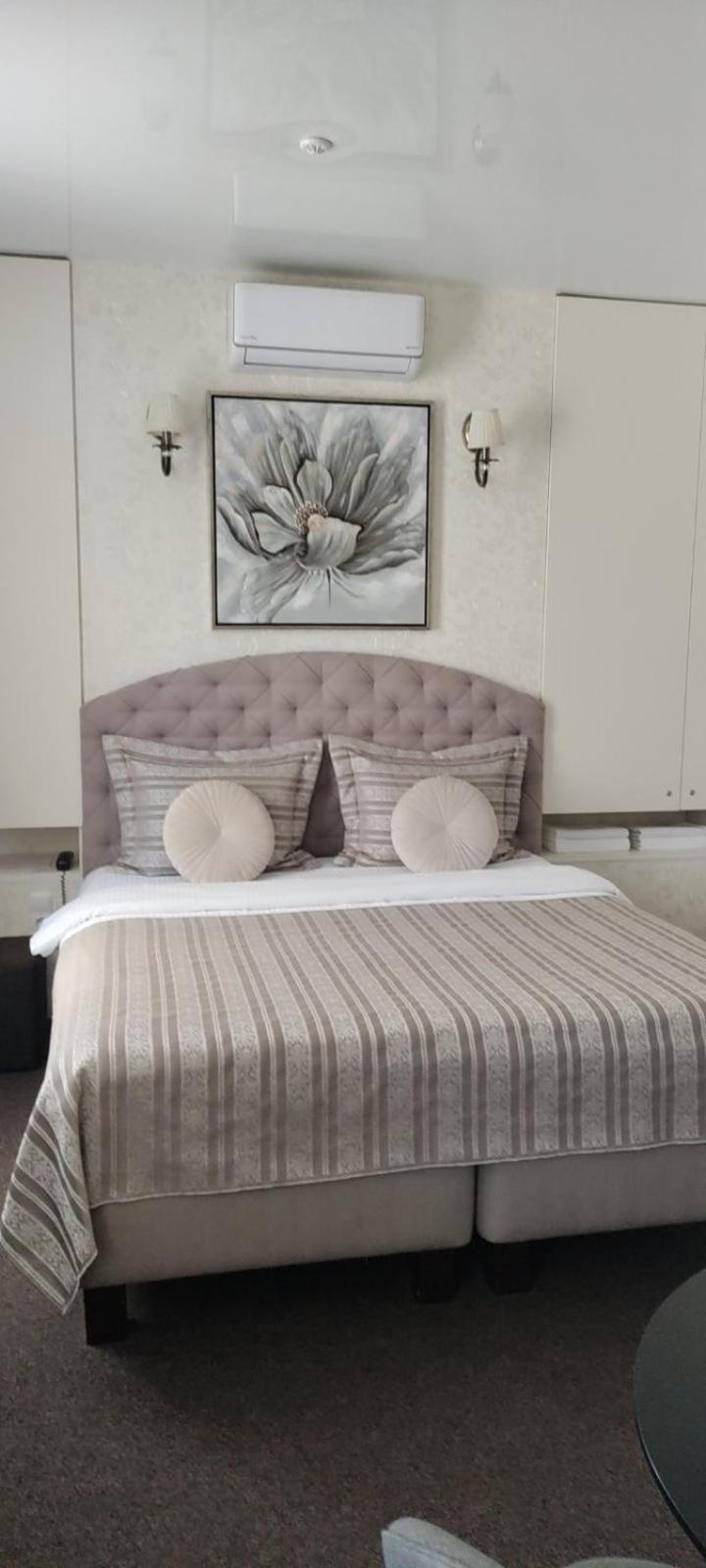Шляпа Otel Dnipro Dış mekan fotoğraf