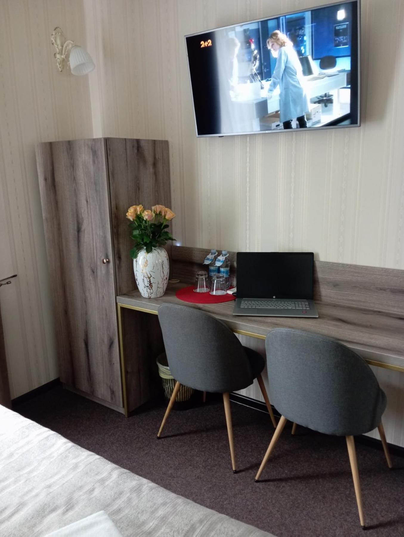 Шляпа Otel Dnipro Dış mekan fotoğraf