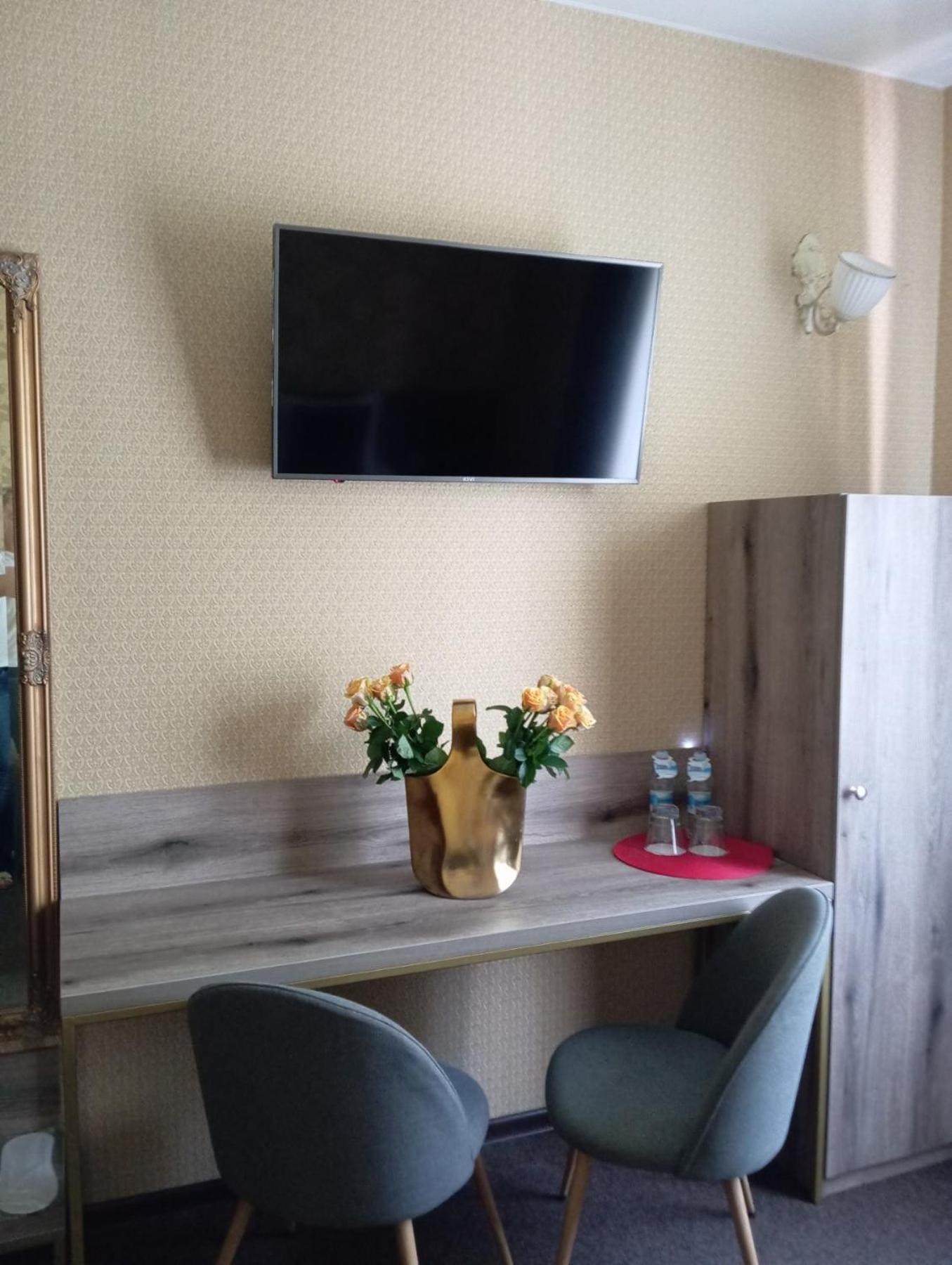 Шляпа Otel Dnipro Dış mekan fotoğraf