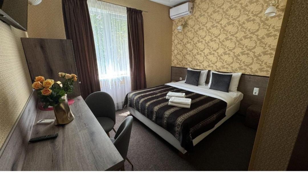 Шляпа Otel Dnipro Dış mekan fotoğraf