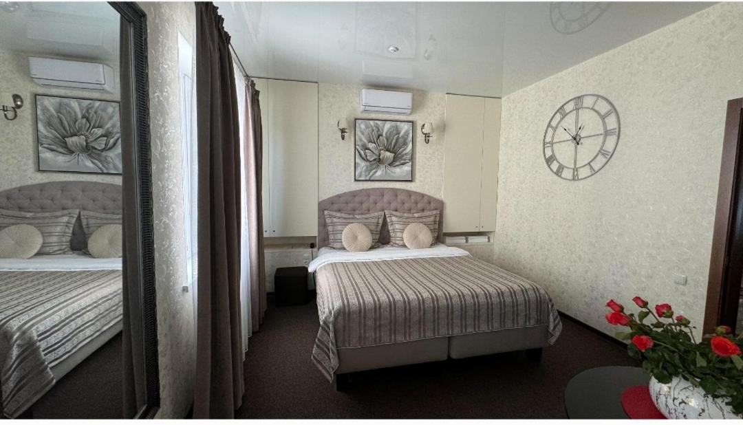 Шляпа Otel Dnipro Dış mekan fotoğraf