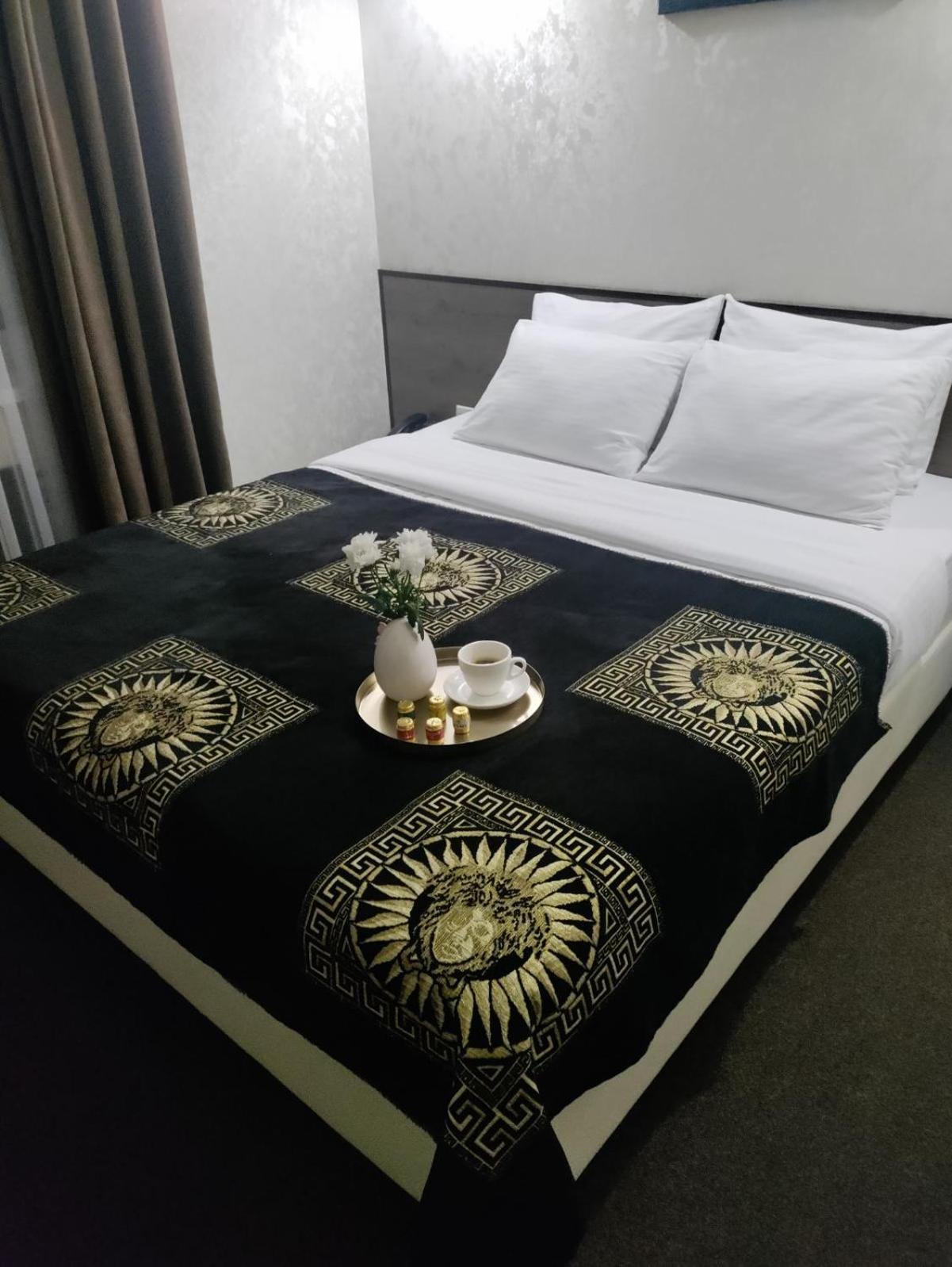 Шляпа Otel Dnipro Dış mekan fotoğraf