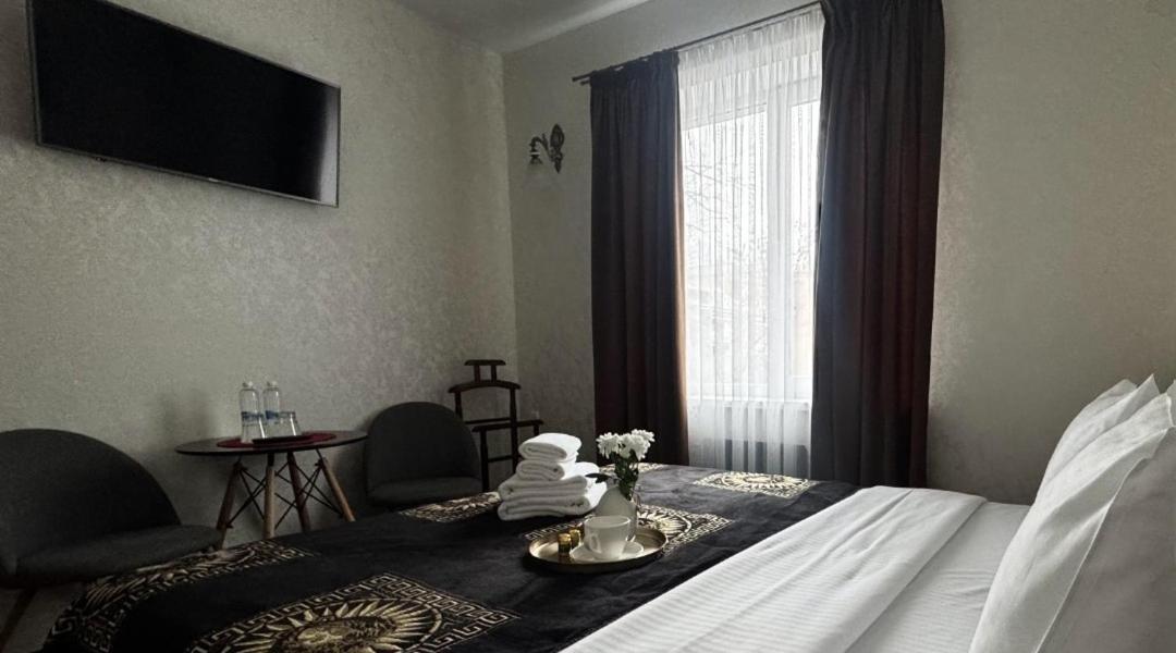 Шляпа Otel Dnipro Dış mekan fotoğraf