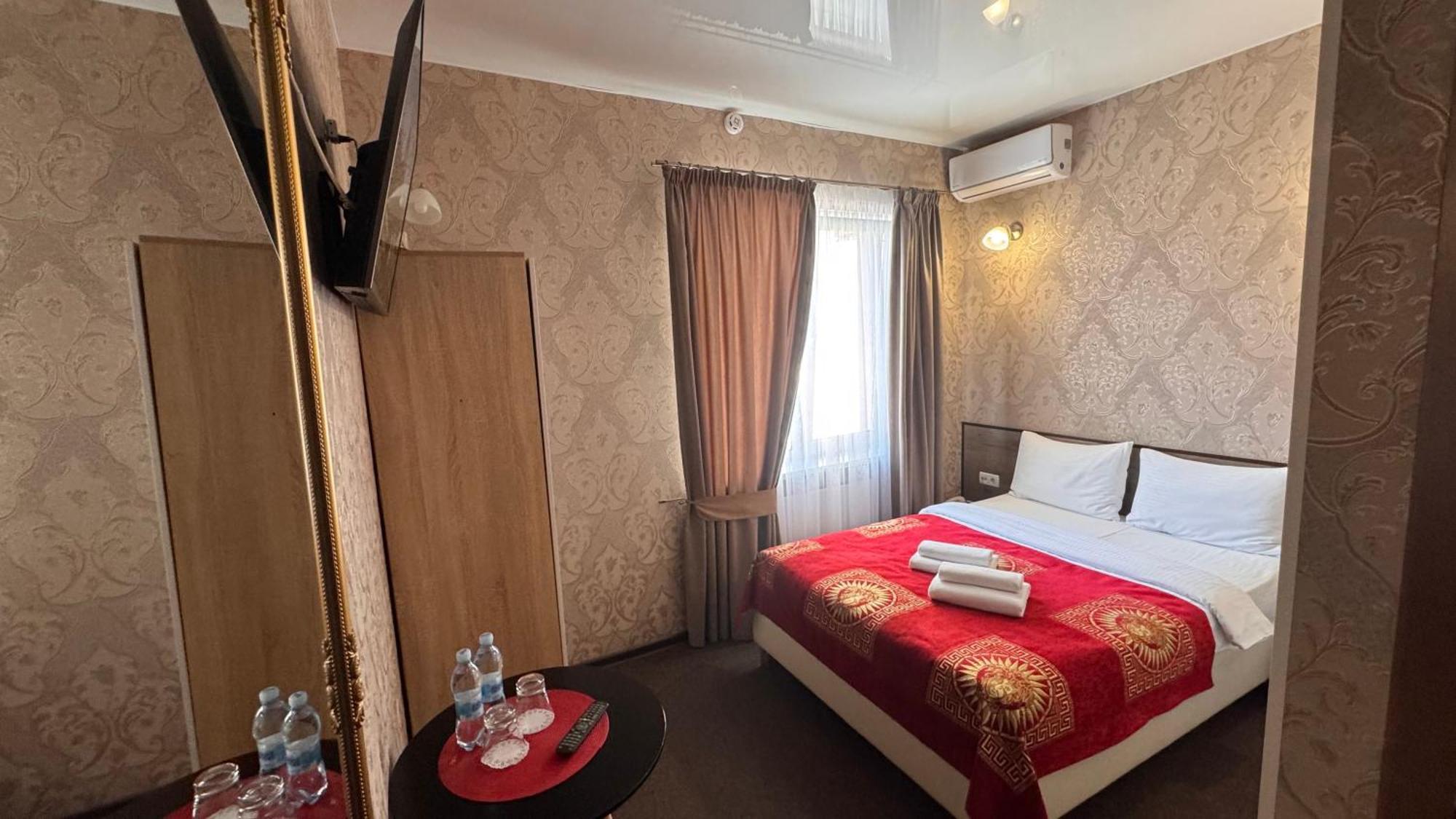 Шляпа Otel Dnipro Dış mekan fotoğraf