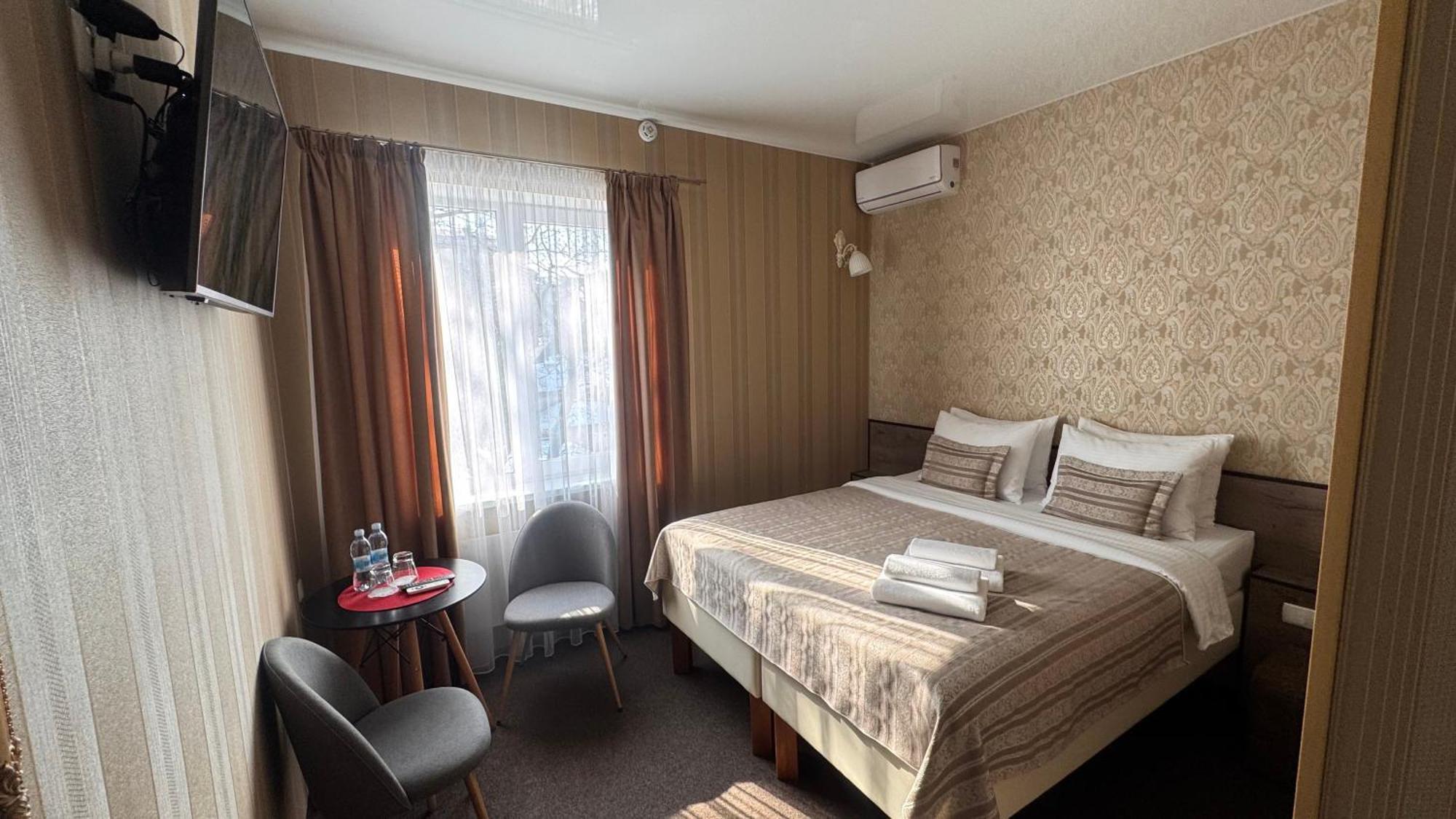 Шляпа Otel Dnipro Dış mekan fotoğraf