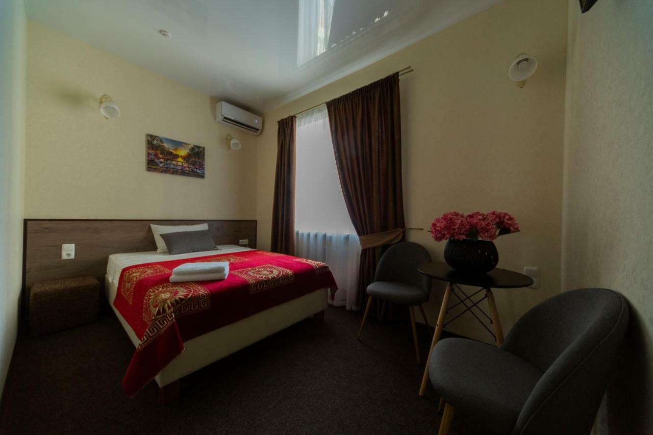 Шляпа Otel Dnipro Dış mekan fotoğraf