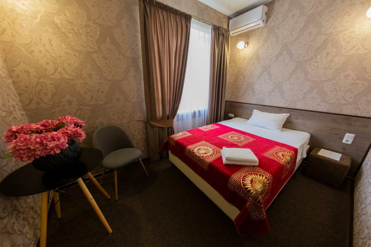 Шляпа Otel Dnipro Dış mekan fotoğraf